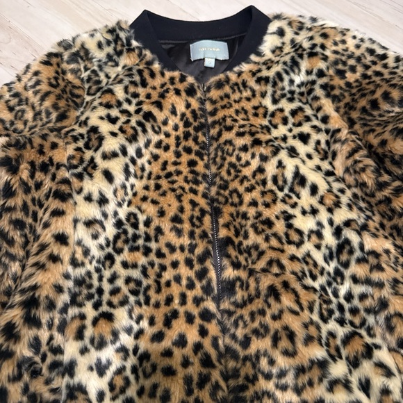 Skies Are Blue Leopard Faux Fur Bomber Jacket M • Animal Print • Cozy Chic - Picture 4 of 12